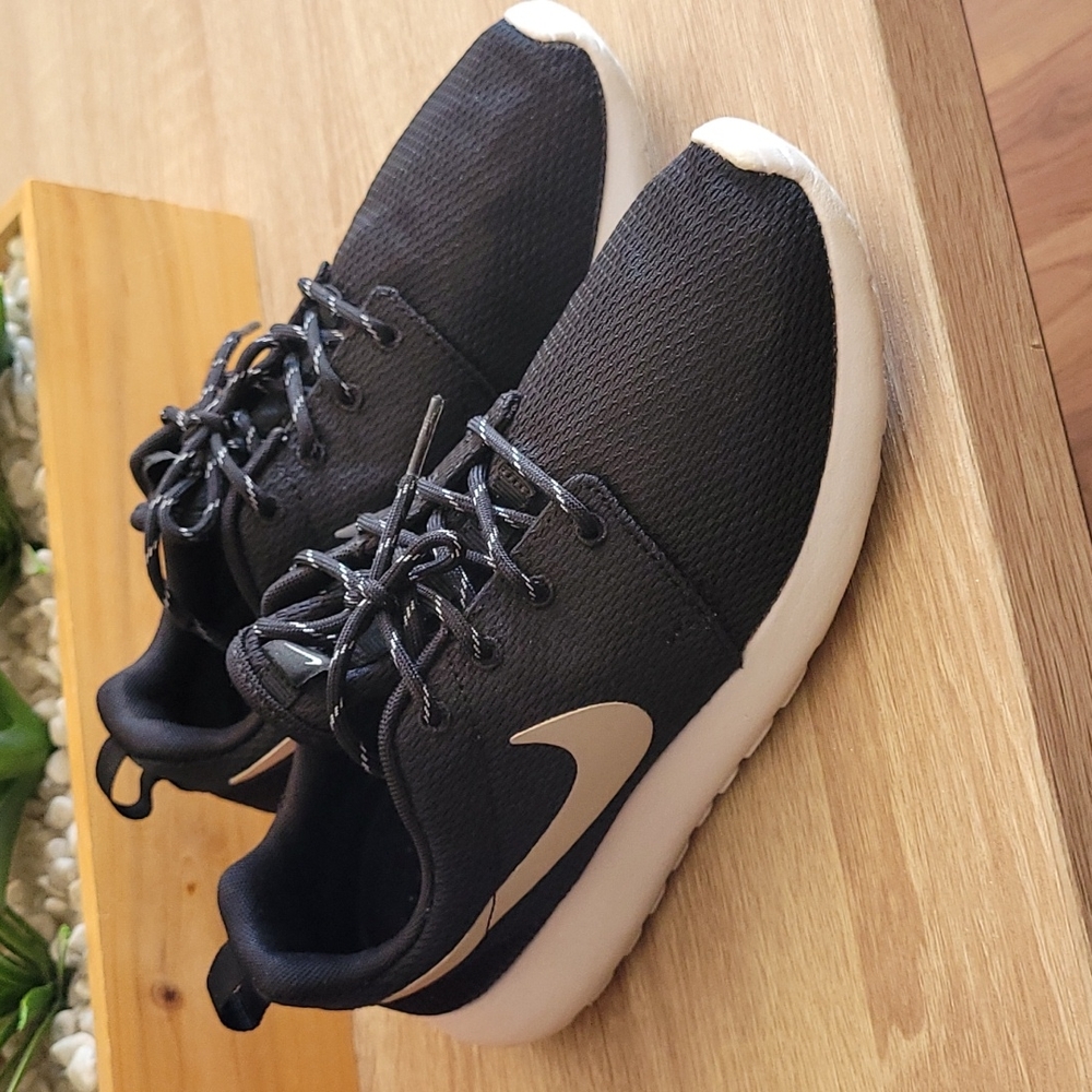 Nike Rosche Running Shoe